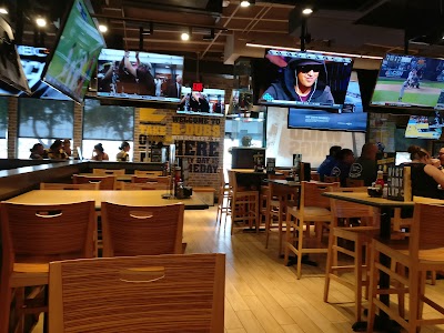 Buffalo Wild Wings Gril #638