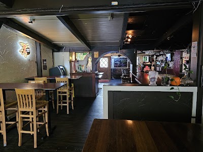 Lucky House Restaurant & Lounge