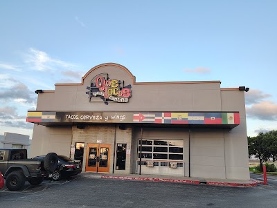 Ojos Locos Sports Cantina