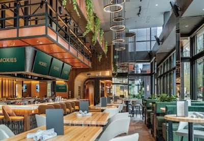 Moxies Grill & Bar