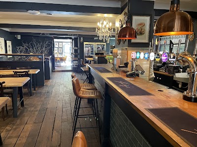 Henry's Seafood Bar & Grill