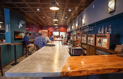 Sip Wine And Whiskey Bar