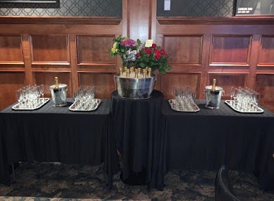 Saint James Cocktail Lounge