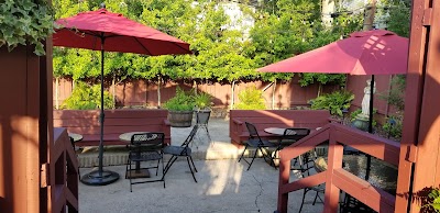 Winstons Pub & Patio