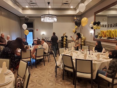 Maggianos Little Italy