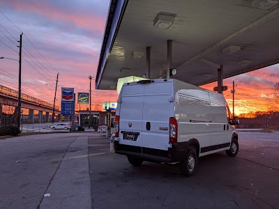 Lee St Chevron