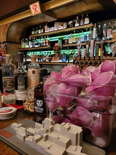 The Mountain Room Bar At The R