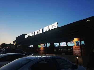Buffalo Wild Wings Gril #3786