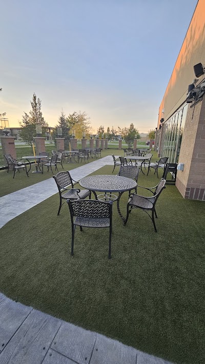Louies Sports Bar & Grill