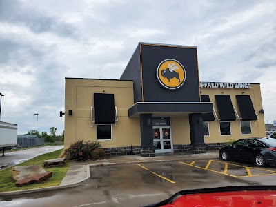 Buffalo Wild Wings Gril #3510