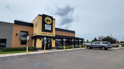 Buffalo Wild Wings Gril #3682