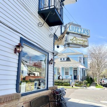 Liuzza Restaurant & Bar