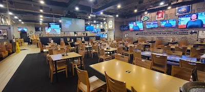 Buffalo Wild Wings Gril #3422