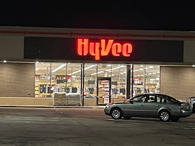 Hy Vee Food Store