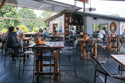 Six Feet Under Pub & Fishhouse