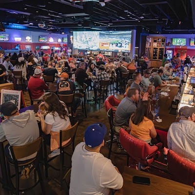 Puckers Sports Bar & Grill
