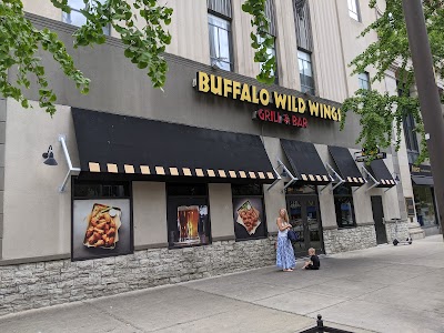 Buffalo Wild Wings Gril #3416