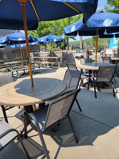 Bennett's Publical Family Sports Grill