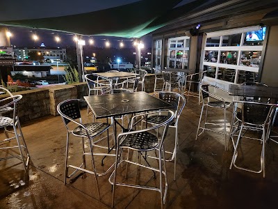 Winking Lizard Tavern