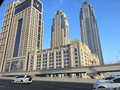 V Hotel Dubai, Curio Collection By Hilton (فندق V دبي، أحد فنادق كوريو كولكشن باي هيلتون)