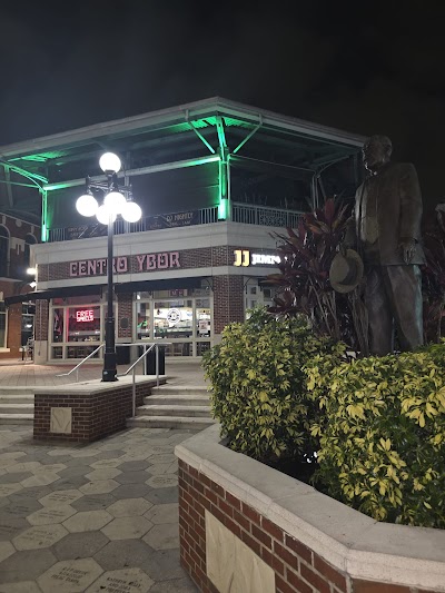 Centro Lounge & Kitchen