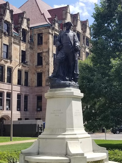 Pierre Laclède Statue