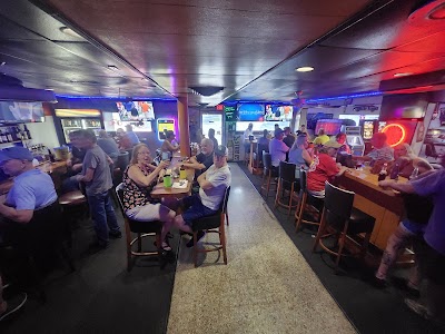 Dog & Parrot Beach Pub