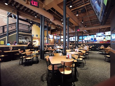 Buffalo Wild Wings Gril #3632