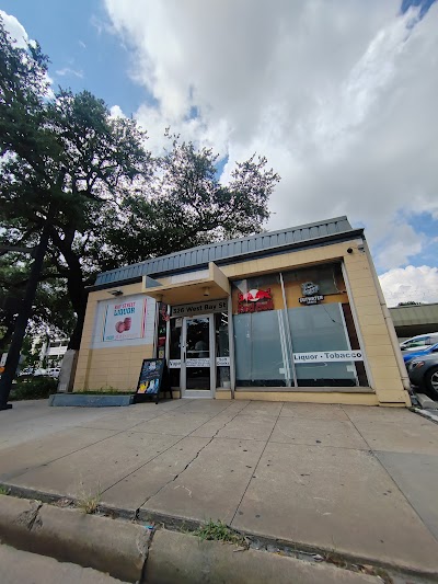 Bay Street Liquor (sav)