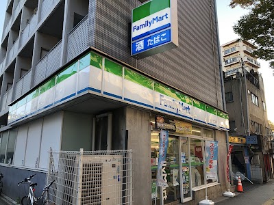 Familymart (ファミリーマート 明大前店)