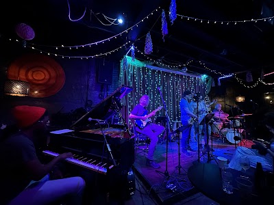 Petras Piano Bar & Cabare