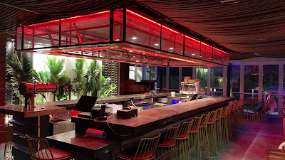 82 Degrees Bar & Grill