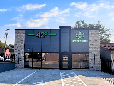 42 Degrees - Center Street